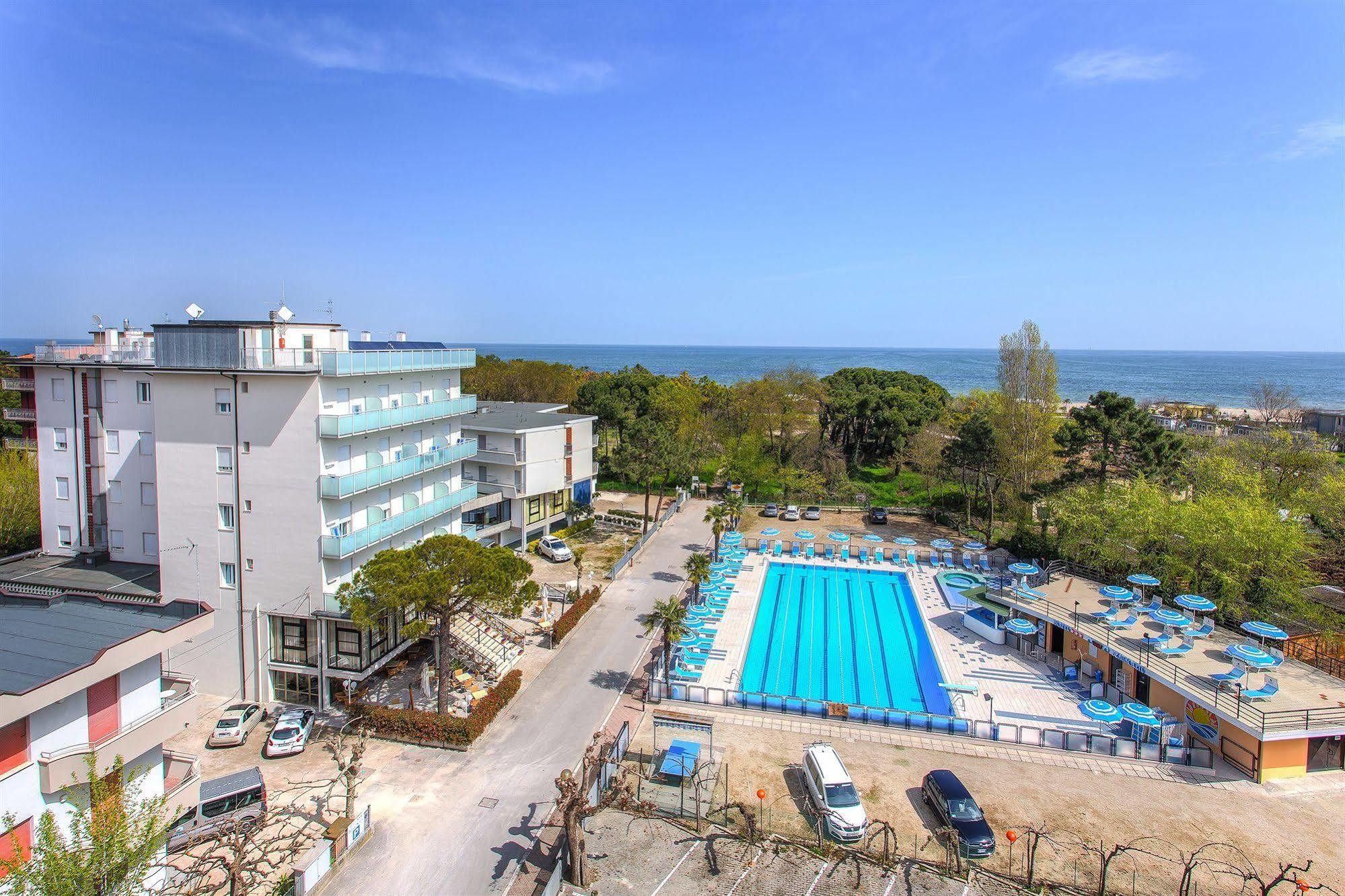 Hotel Beau Soleil Cesenatico Exteriör bild